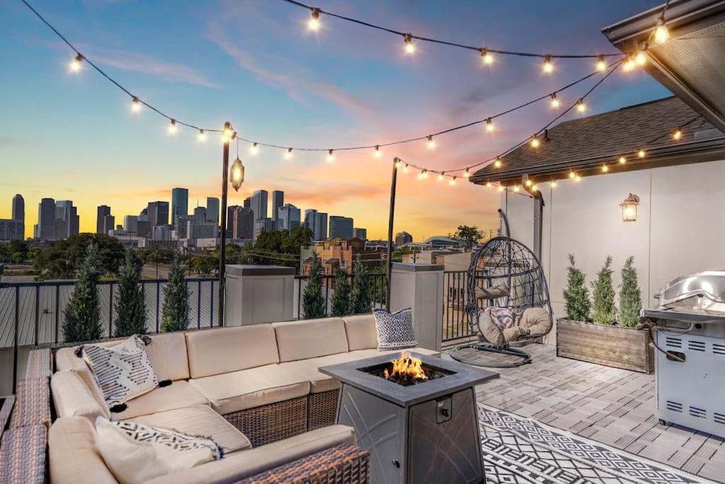 Luxury Downtown Home W Rooftop Deck In The Skyline Houston Exterior foto