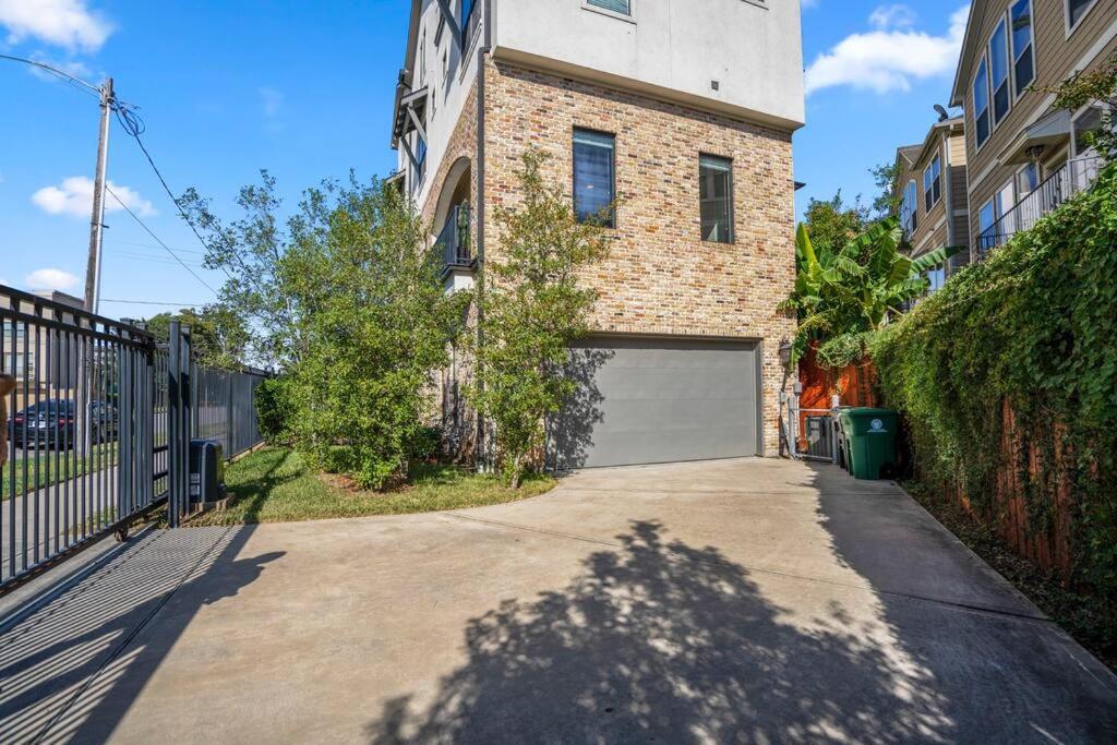 Luxury Downtown Home W Rooftop Deck In The Skyline Houston Exterior foto