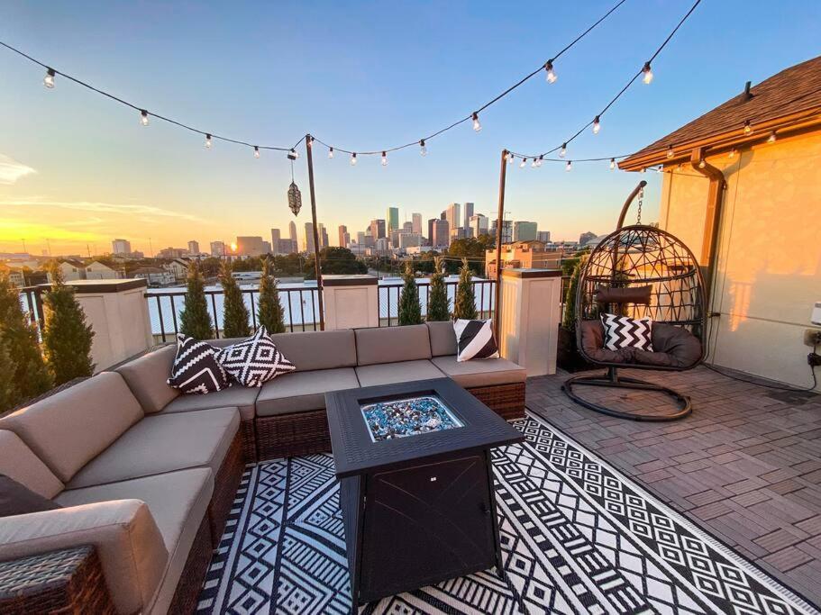 Luxury Downtown Home W Rooftop Deck In The Skyline Houston Exterior foto